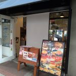 梅田茶屋町のcafe La dichaラ ディッチャでワンコイン500円+税のクリスピーチキンドライカレー！サラダ付き！
