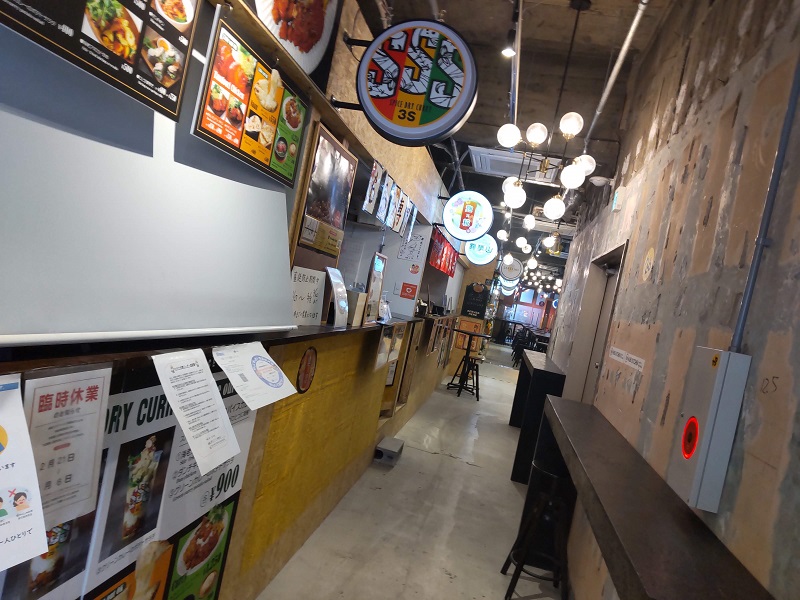 本町のHUB KITCHENハブキッチン内にある白ごはん専門餃子龍華山でワンコイン500円の餃子定食(6個入り)