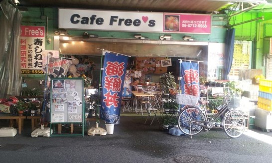 マスコミに度々登場するCafe Free’sで人気の海鮮丼でお昼ご飯