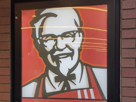 ケンタッキーフライドチキンKFCのオマール海老の旨味ひろがるフィレバーガーを食べた感想や料金カロリー等のまとめレビュー！